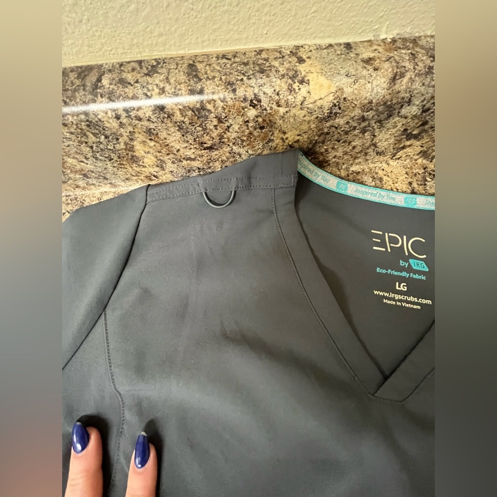 Epic Women’s Scrub Set in Dark Gray - Picture 13 of 13